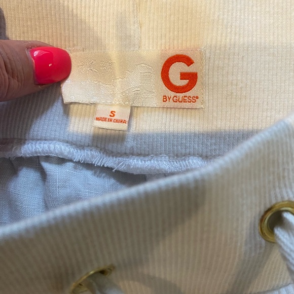 Guess white casual pant Small machine washable - Picture 3 of 7